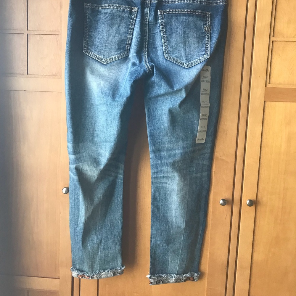 Miss me unique embroidered cuff ankle jeans